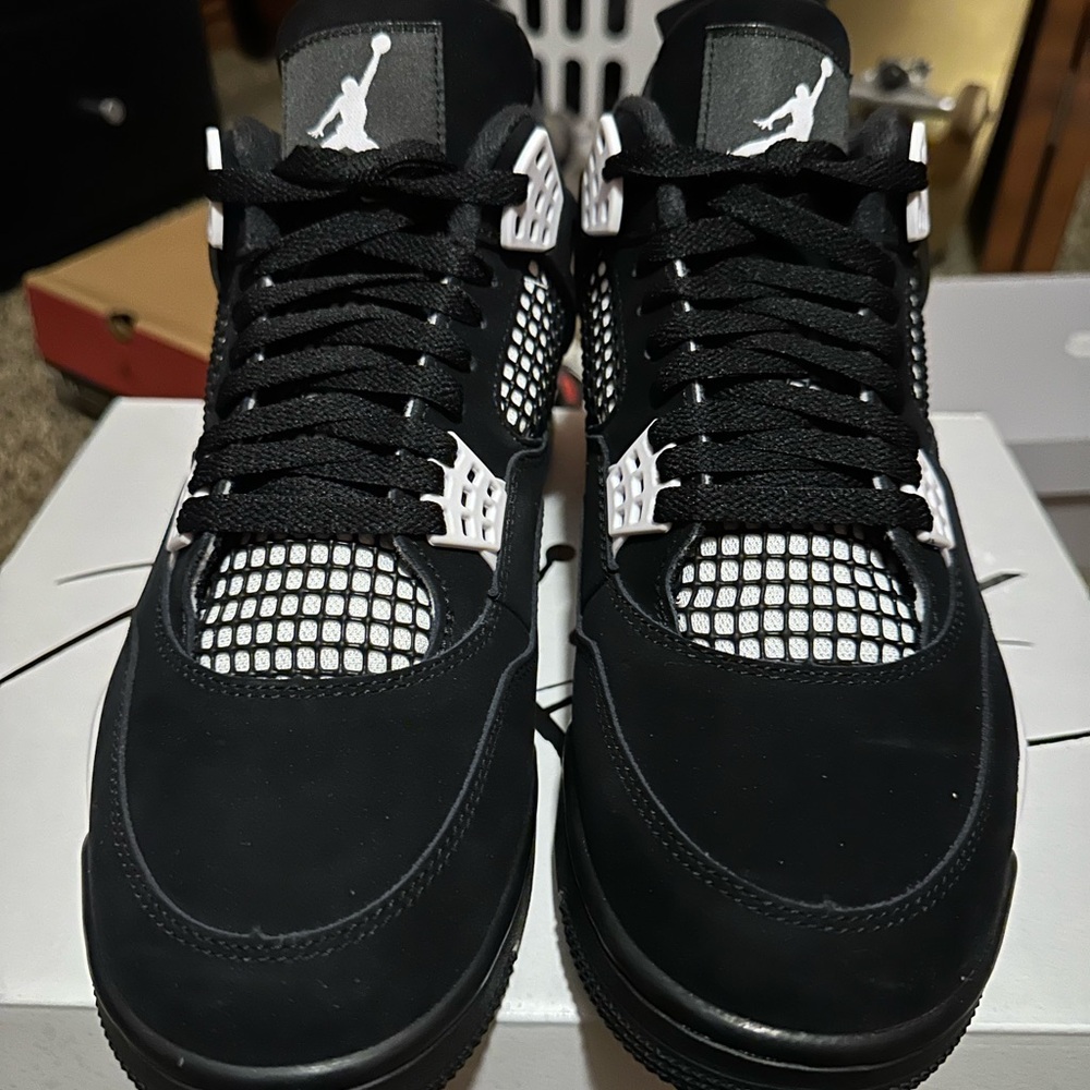Air Jordan 4 Retro White Thunder 2024